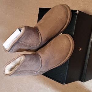 TNA X Emu Stinger Mini Boots